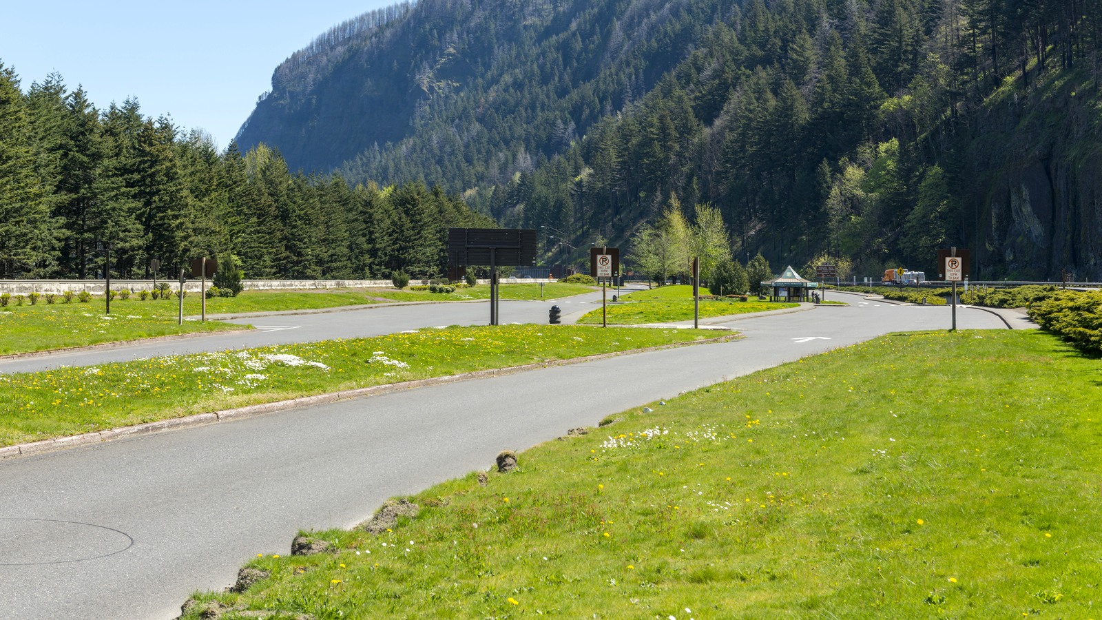 Parking in the Columbia River Gorge: Which Pass or Permit Do You Need?